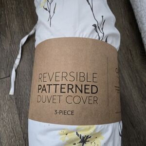 Reversible Patterned Duvet Cover - White and Yellow